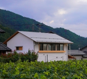 街並みに謙虚に、深く