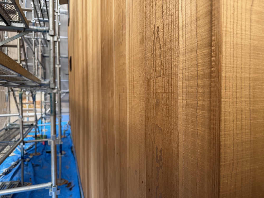 杉の板の外壁、フリーメンテンナンスの仕上がり。