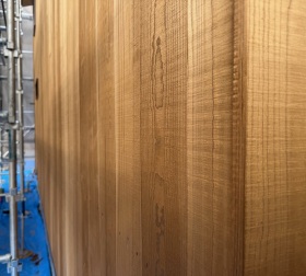 外壁を木の板にする